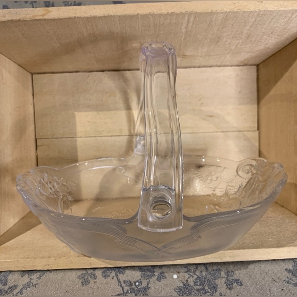 VTG Mikasa Holiday Bells Embossed Handled Basket Christmas - Picture 7 of 10